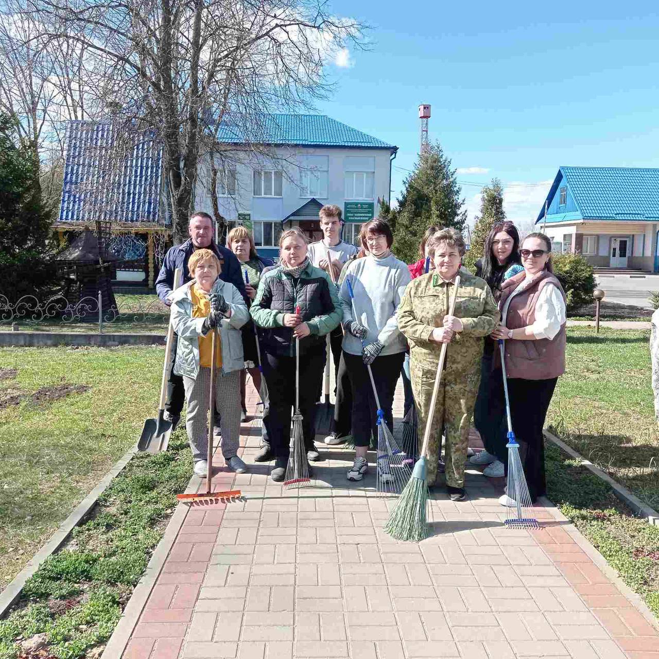 Участие в районном субботнике