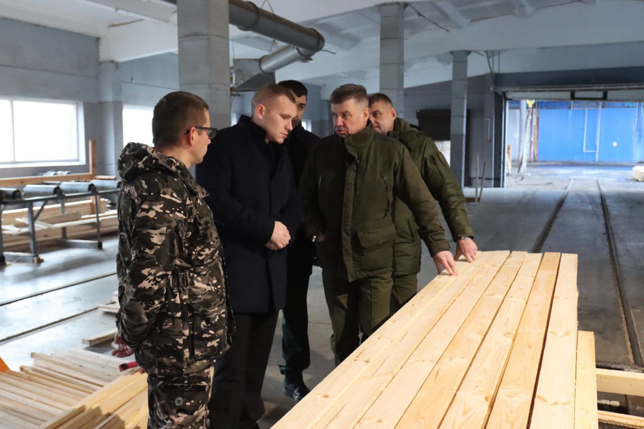 Министр Лесного хозяйства посетил Липеньский деревообрабатывающий цех